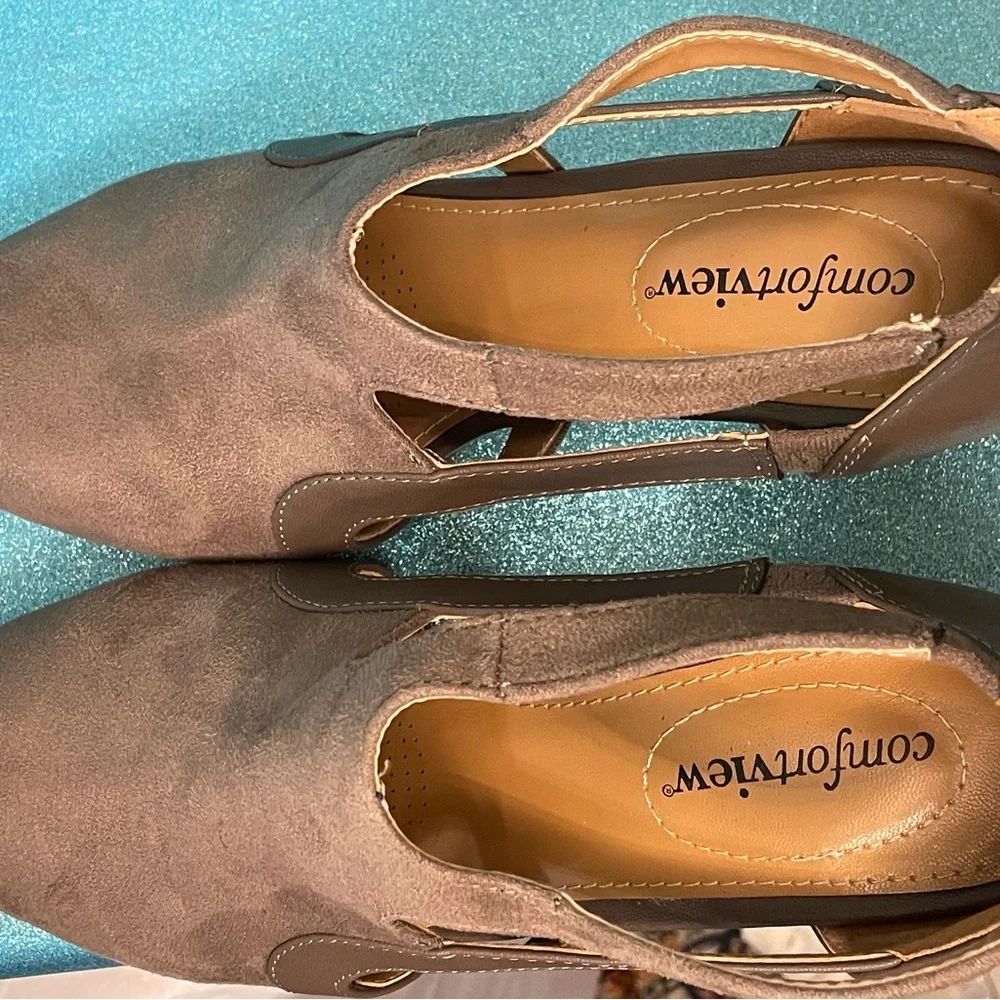ComfortView Women's Light Brown Suede Shoes - Picture 4 of 6
